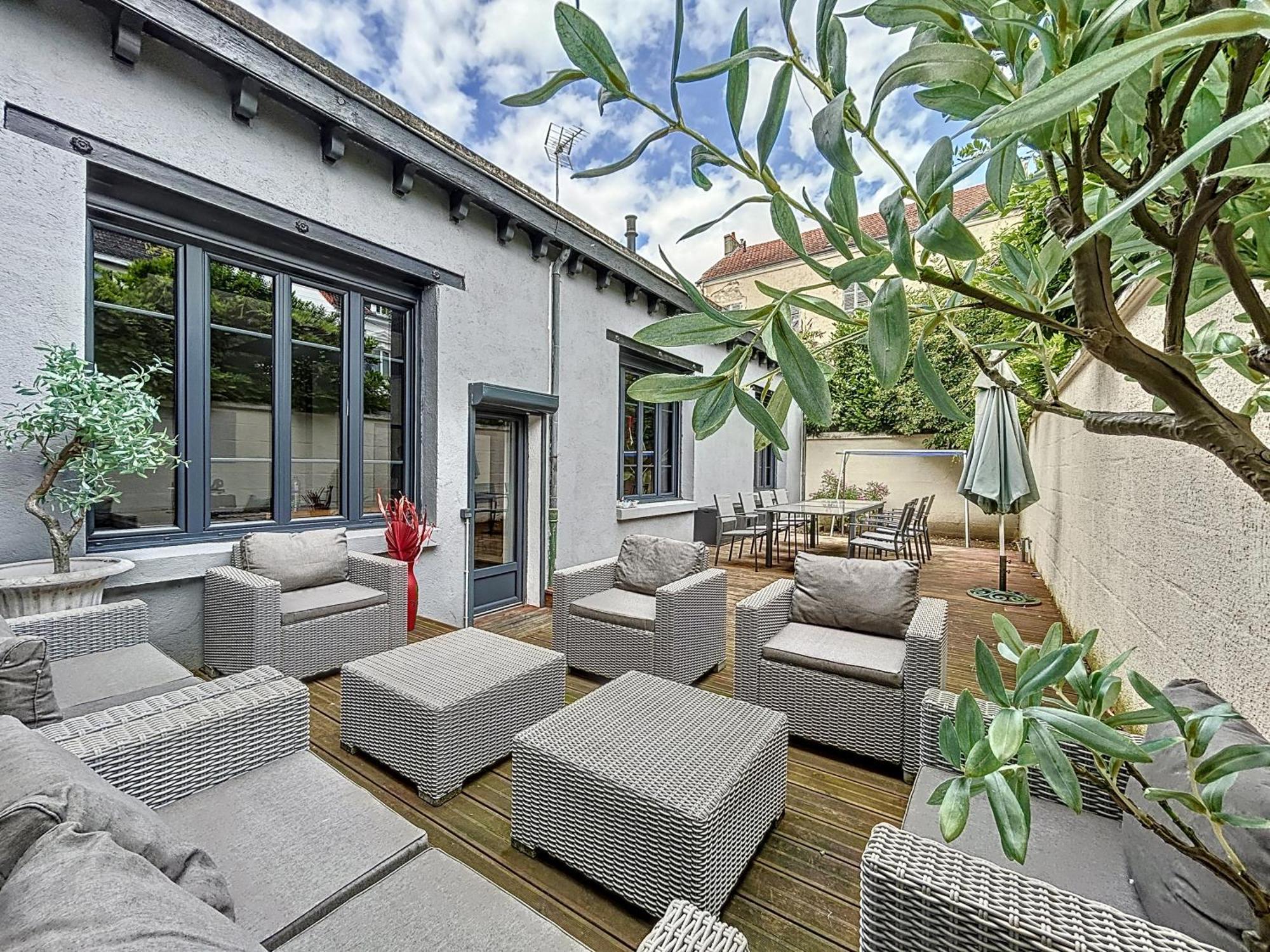 Loft Terrasse Avec Spa Proche Centre Historique Montlucon Exterior photo